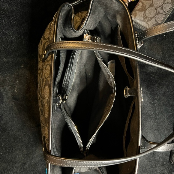 Authenticated Coach Purse, Wallet, Mini ID Case & Pill Case Collection XListed - Picture 3 of 9